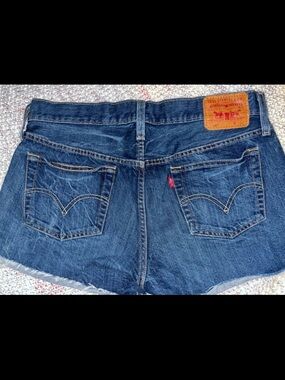Levi’s 501 Original Cut Off Denim Shorts Medium Wash Raw Hem